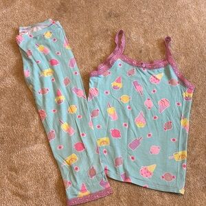 ESME pajama set
Smoke free pet free home
Amazing condition